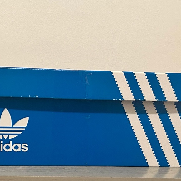 ‼️Price Drop‼️ 🥇 offer being accepted Adidas NMD_R1 Shoes - Picture 9 of 9